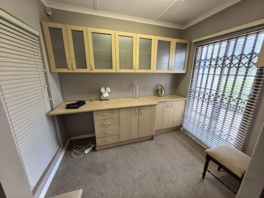 5 Bedroom Property for Sale in Labram Northern Cape